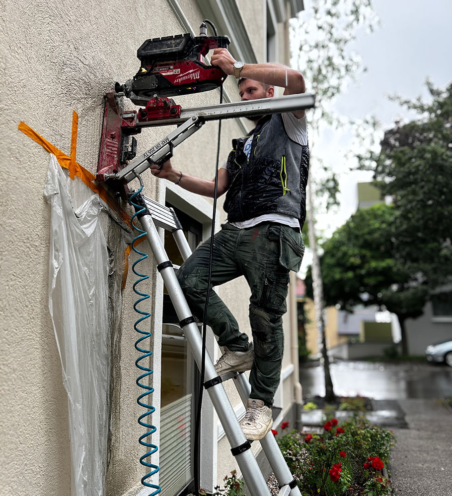 Andi Dorfmeister beim Hackeln